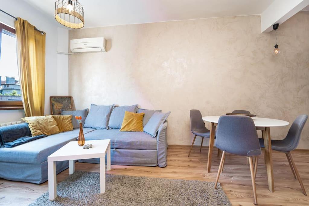 Central Apartment 2Bd Next To Vitosha Bul. Szófia Kültér fotó