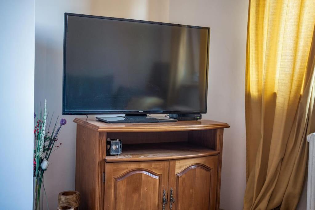 Central Apartment 2Bd Next To Vitosha Bul. Szófia Kültér fotó